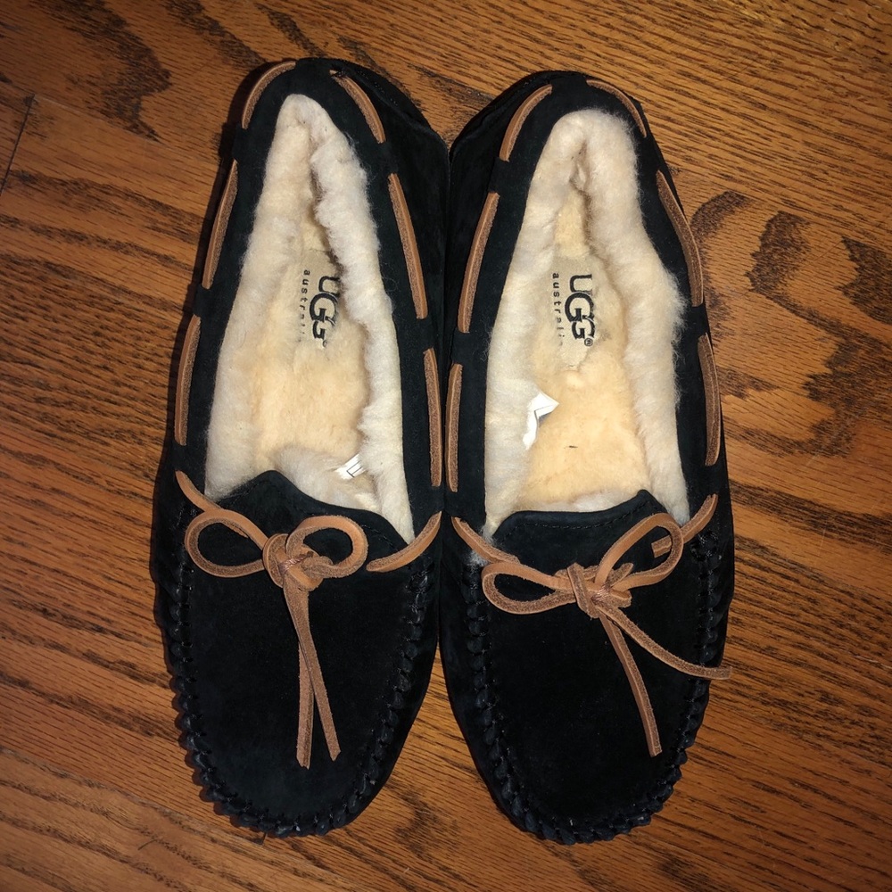 NWOT women’s UGG moccasins